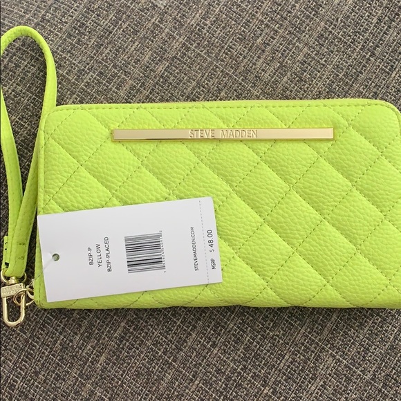 Steve Madden Handbags - Steve Madden Wristlet Wallet